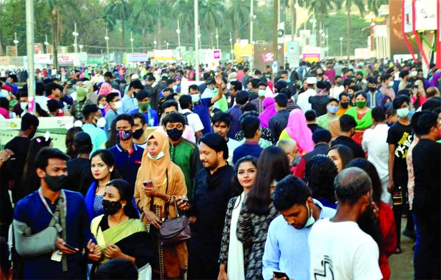 Visitors crowd the last Friday Amar Ekushey Book Fair which is scheduled to conclude on 17 march. This photo was taken from Suhrawardy Udyan fair premises.