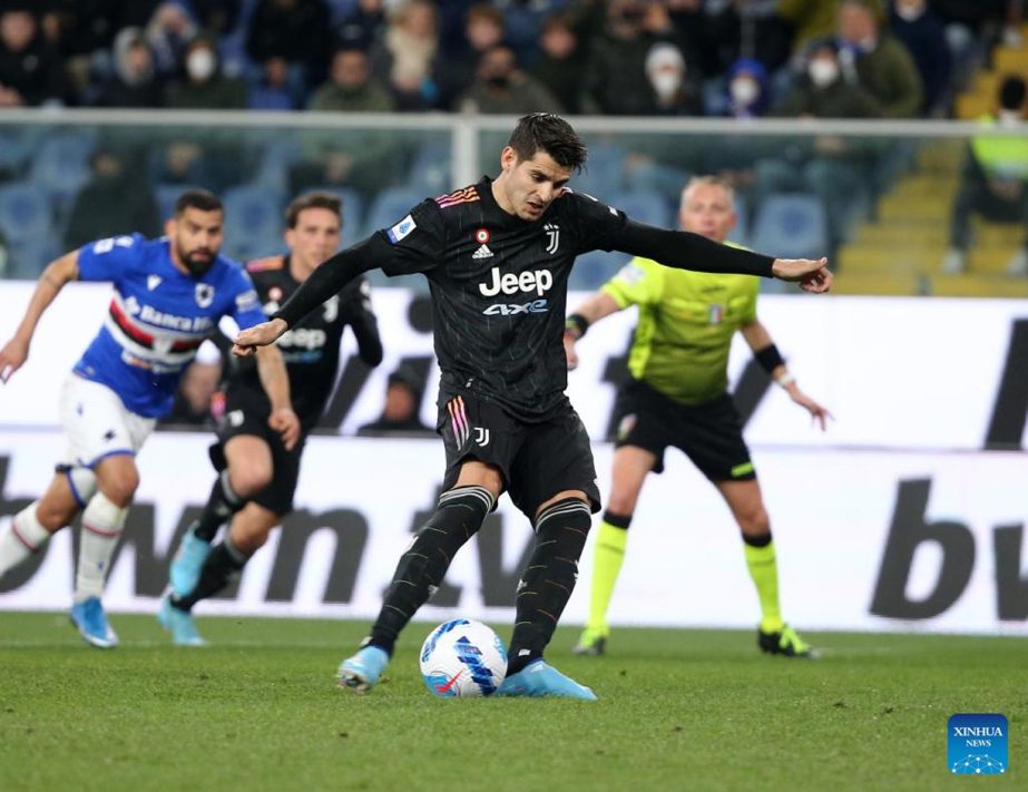 FC Juventus' Alvaro Morata (front) scores by the penalty kick in a Serie A football match against Sampdoria in Genova, Italy on Saturday. Agency photo