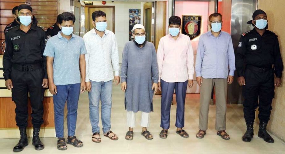 Rapid Action Battalion (RAB) arrests five members of a fraudster gang from Narsingdi's Bhelanagar area for swindling Tk 200 crore from investors on Saturday night. NN photo