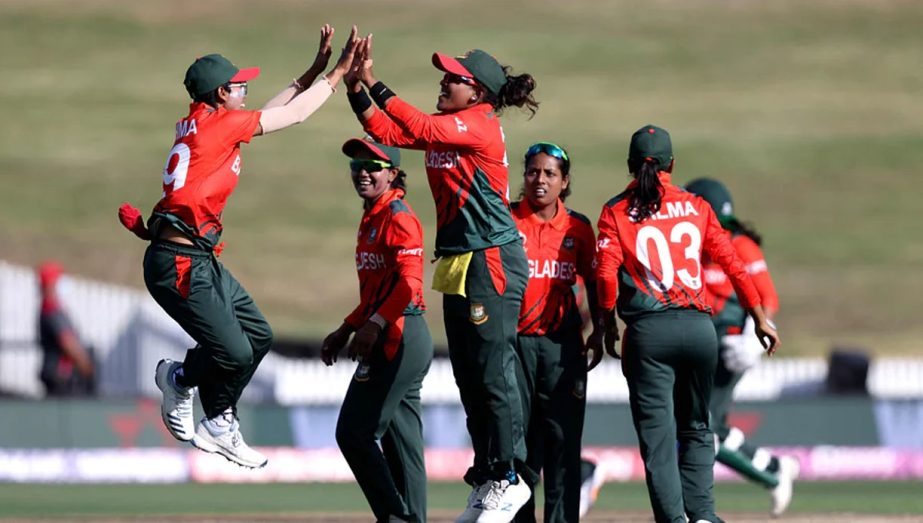 Bangladesh's Fahima Khatun (left) and Rumana Ahmed (center) celebrate the wicket of Pakistan's Nida Dar during the ICC Women's World Cup match against Pakistan at Seddon Park in Hamilton on Monday. Agency photo