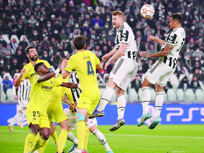 Juventus' Danilo (1st right) vies for a header during the UEFA Champions League round of 16 second leg match between FC Juventus and Villarreal in Turin, Italy on Wednesday.