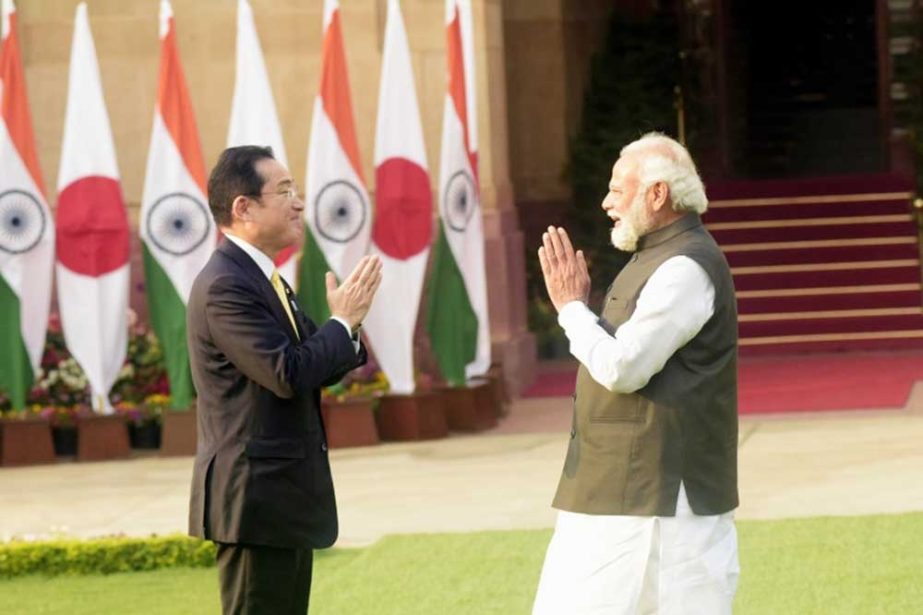 Indian Prime Minister Narendra Modi welcomes his Japanese counterpart, Fumio Kishida, before their meeting at Hyderabad House in New Delhi on Sunday. Agency photo