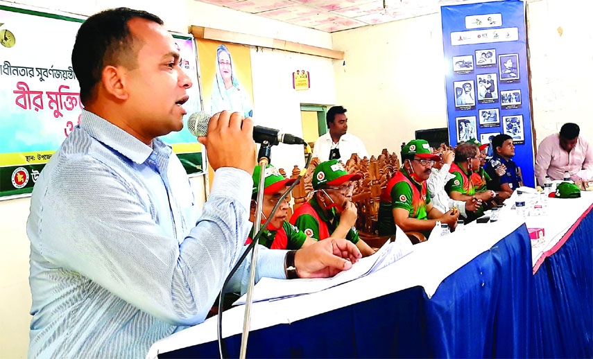 BORHANUDDIN(Bhola): Md. Saifur Rahman, UNO speaks at a assembly of freedom fighters of Bhola district on Sunday.