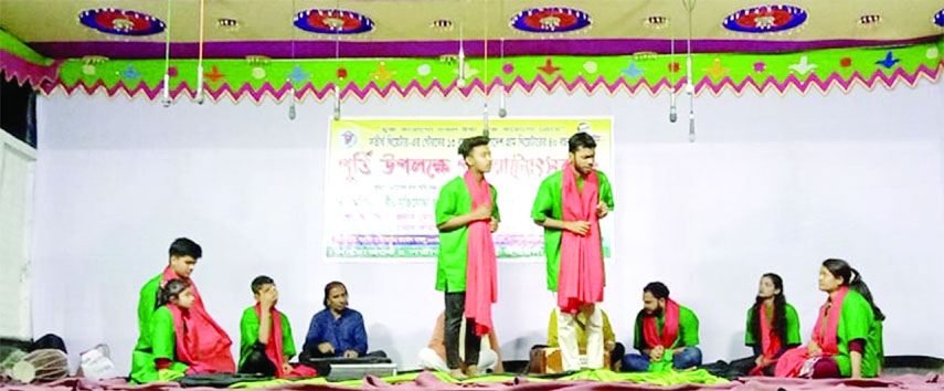 ISHWARDI (Pabna): Artists perform in a drama show at Mahbub Khan Mancha of Ishwardi Old Bus Stand area on the occasion of the founding anniversary of drama group Steertha on Sunday.