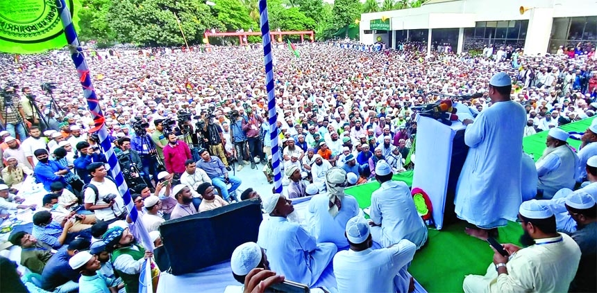 Amir of Islami Andolon Bangladesh Mufti Syed Mohammad Rezaul Karim speaks at a grand rally at Shahid Motiur Rahman Park of Gulistan in the capital on Friday to press home 15-point demands.