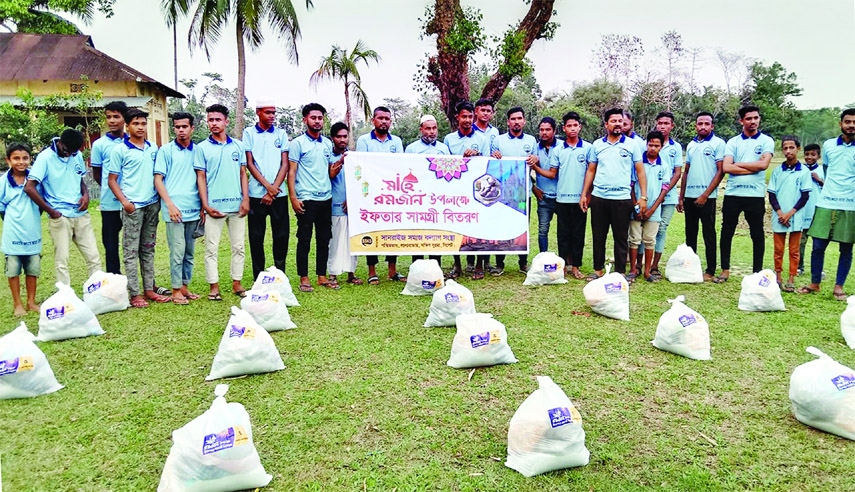 SYLHET: Iftar items distribute among the poor people of Paschimbhag in Dakshin Surma organised by Sunrise Samaj Kallan Sangstha recently.