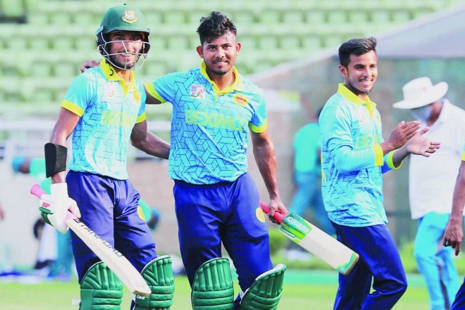 Players of Abahani Limited celebrate after beating Mohammedan Sporting Club during their match of the Bangabandhu Dhaka Premier Division Cricket League at Sher-e-Bangla National Cricket Stadium on Tuesday. Agency photo