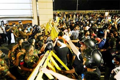 Law enforcers and angry crowd face to face on a Sri Lanka street. Agency photo