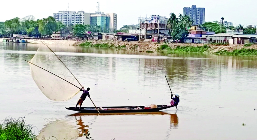 SYLHET: Fishermen catcher fishes from Surma River on Tuesday as the river has been filled due to onrush of hill water.