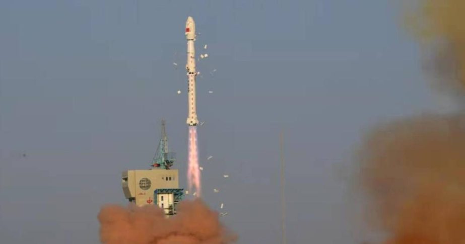 Xinhua Photo: A Long March-4C rocket carrying the satellite Gaofen-3 03 blasts off from the Jiuquan Satellite Launch Center in northwest China, April 7, 2022.