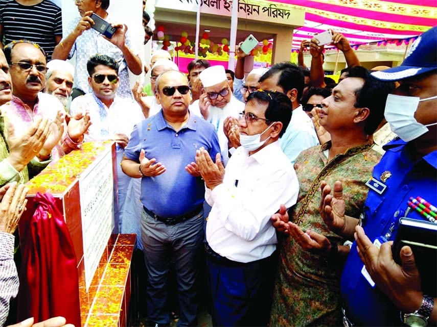MANIKGANJ: A M Naimur Rahman Durjoy MP offers Munajat after inaugurating the newly constructed Uthali Union Parishad Building in Shibalaya Upazila as Chief Guest on Saturday.