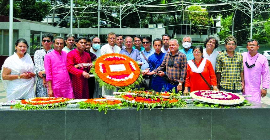 Newly elected members of the DUJ Executive Committee led by its President Sohel Haider Chowdhury pay floral tributes at the portrait of Father of the Nation Bangabandhu Sheikh Mujibur Rahman in the city's 32, Dhanmondi on Friday.