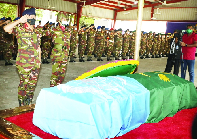 Chief of Army Staff General SM Shafiuddin Ahmed, among others, gives salute after paying floral tributes at the coffin of Lance Corporal Kafil Majumder, member of UN Peace Keeping Mission on Thursday.