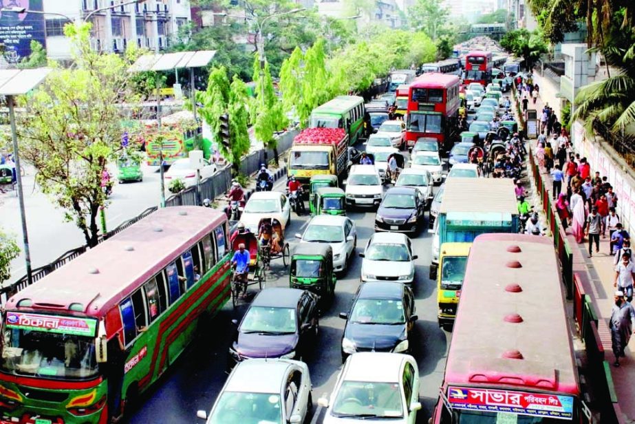 Traffic gets clogged on Mirpur road in the capital under the impact of the violence in New Market. NN photo