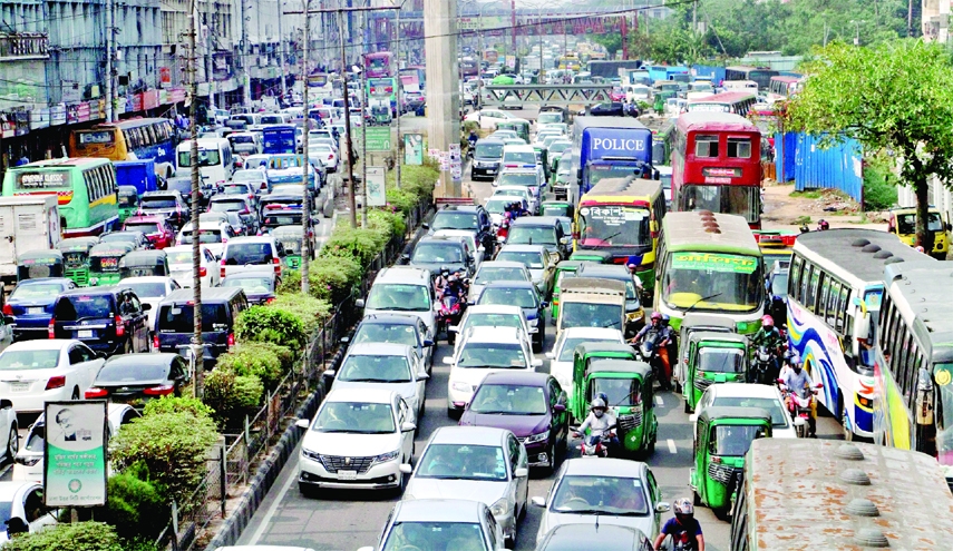 Dhaka commuters passed another day of intolerable sufferings, as they remained stuck on roads for hours due to heavy traffic gridlock in different parts of the capital even on weekly holiday on Saturday. This photo was taken from Banani road.