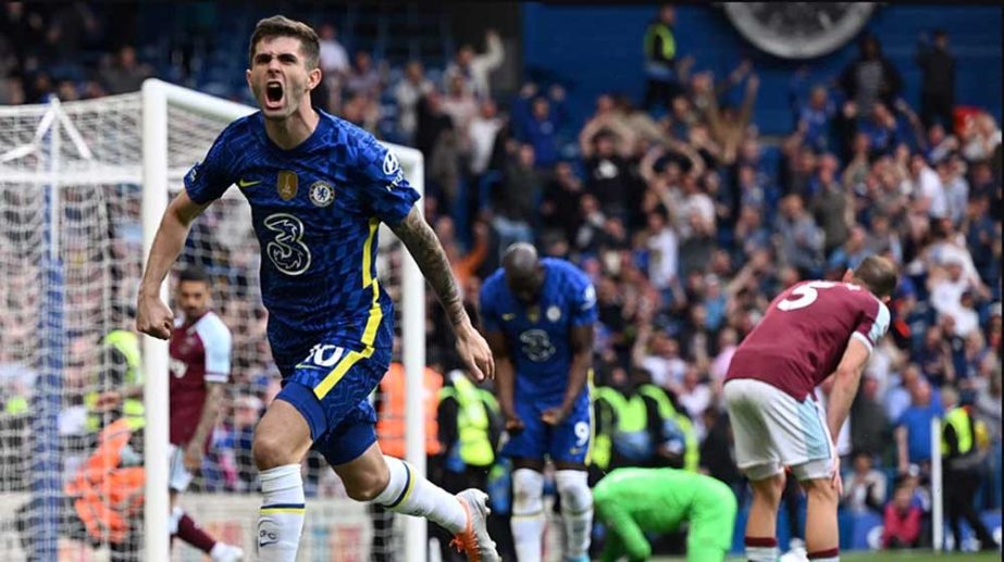 Chelsea midfielder Christian Pulisic celebrates scoring the opening goal during their English Premier League match against West Ham United at Stamford Bridge in London on Sunday. Agency photo
