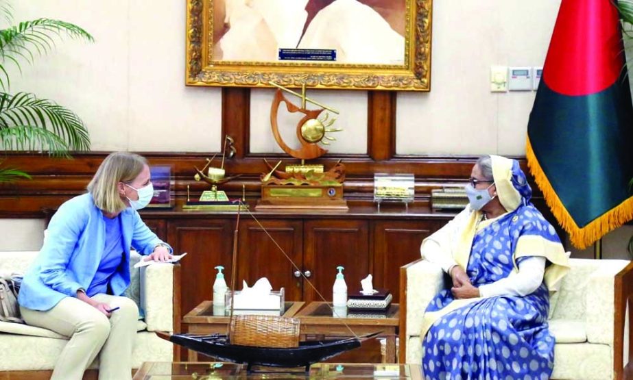 Norwegian Foreign Minister Anniken Huitfeldt calls on Prime Minister Sheikh Hasina at the latter's official residence Ganabhaban in the city on Monday. PID photo