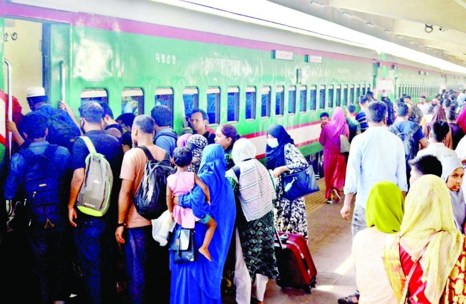 People are leaving Dhaka for village homes to celebrate Eid festival with their near and dear ones. This photo was taken from Kamalapur Railway Station on Wednesday. NN photo