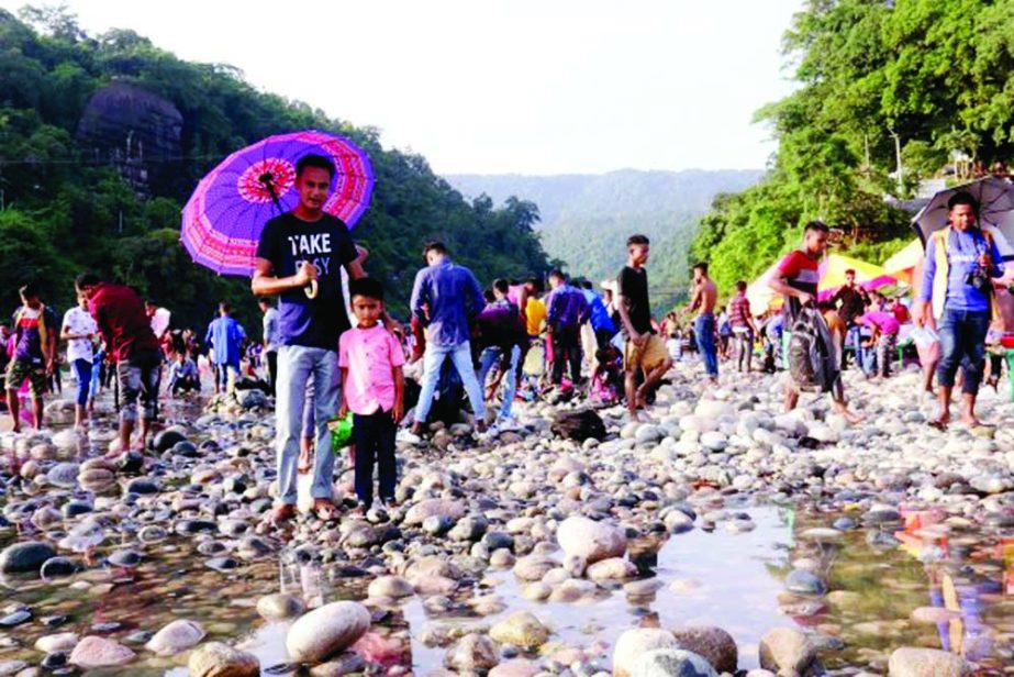 SYLHET : Visitors throng in Jaflong, a popular tourist spot in Sylhet on Friday. NN photo