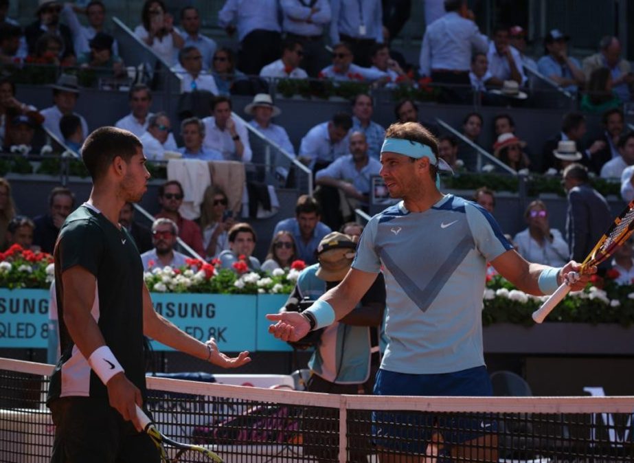 Rafael Nadal (right) communicates with Carlos Alcaraz during the men's singles quarter-final between Rafael Nadal of Spain and his compatriot Carlos Alcaraz at the Madrid Open in Madrid, Spain on Friday. Agency photo