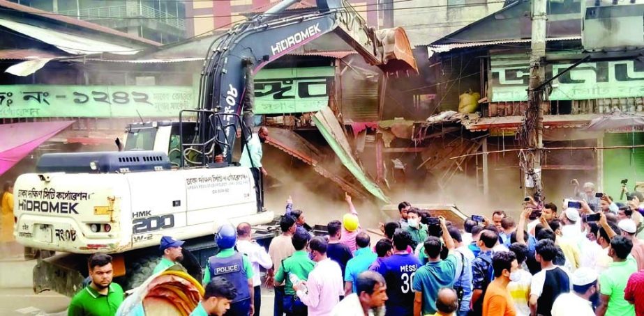 Dhaka South City Corporation conducts an eviction drive against illegal establishments in city's Bangabazar on Sunday. NN photo
