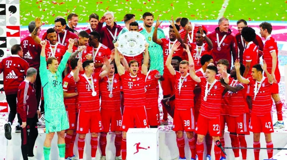 Bayern Munich's members celebrate with the trophy during the awarding ceremony for winning the title of German first division Bundesliga football match in Munich, Germany on Sunday. Agency photo