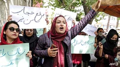 About a dozen Afghan women protested in the Afghan capital on Tuesday against the Taliban's new edict that females must fully cover their faces and bodies when in public. Agency photo
