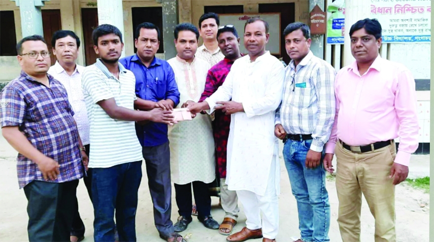 GANGACHARA (Rangpur): Sick day labourer Toufik receives financial aid from 'Help Desk' a social and voluntarily organization in Gangachara Upazila recently.