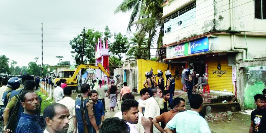 GAFRAGAON (Mymensingh): Railway authorities begins an eviction drive to free illegal occupants from Chamragudam Rail -crossing area in Gafargaon Upazila on Wednesday.