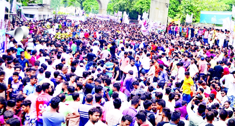 Leaders and activists of Dhaka Metropolitan (North-South) BNP stage a rally in front of the Jatiya Press Club on Thursday protesting the assault across the country.