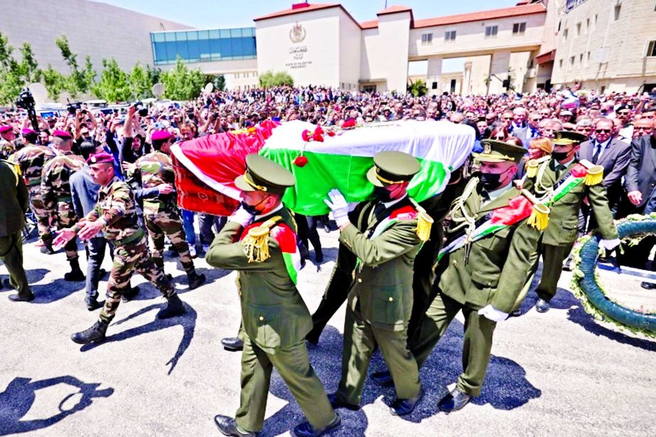 Palestinian guard carry the coffin of veteran Al Jazeera journalist Shireen Abu Akleh following a state service at the presidential headquarters in the West Bank city of Ramallah, on May 12, 2022. Agency photo