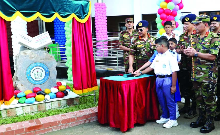 Chief of Army Staff General SM Shafiuddin Ahmed unveils the name plate of Sena Public School and College at DOHS area in Savar on Thursday.