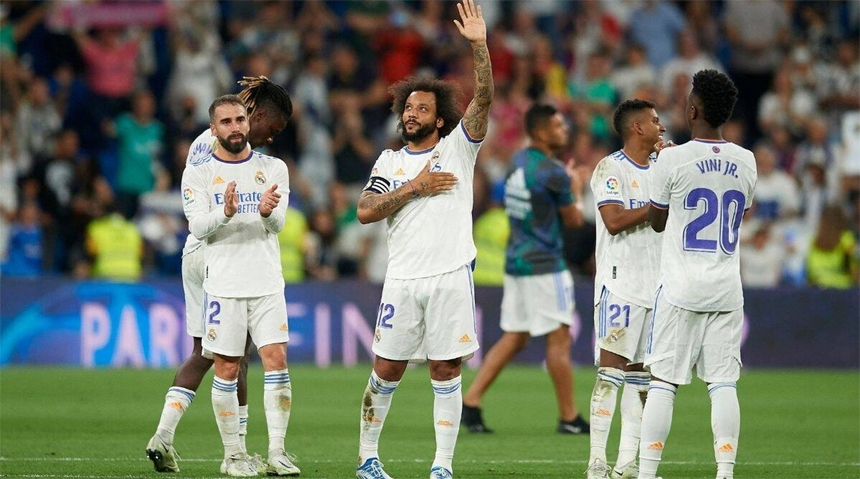 Real Madrid's Marcelo (center) greets fans after a Spanish La Liga soccer match between Real Madrid and Betis at the Santiago Bernabeu stadium in Madrid, Spain on Friday.