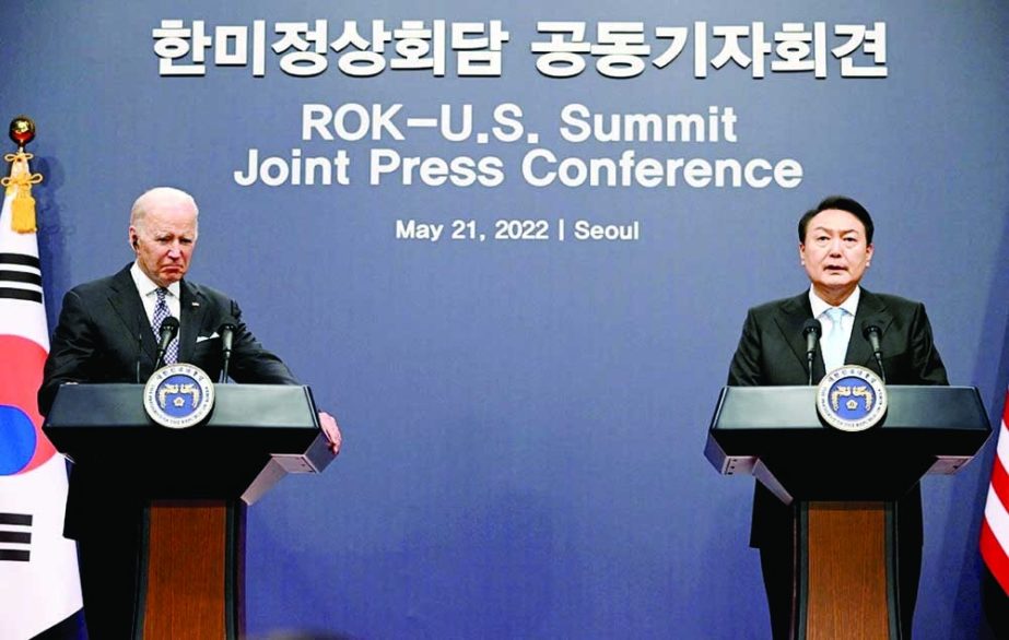 South Korean President Yoon Suk-yeol and US President Joe Biden hold a joint press conference at the People's House in Seoul on Saturday. Agency photo