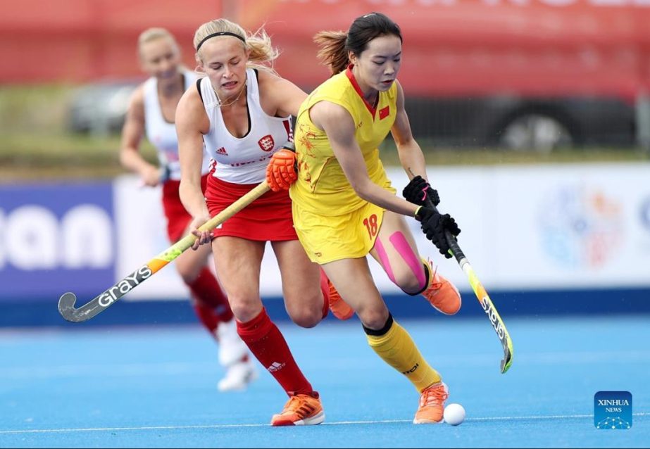 China's Chen Yanhua (right) vies with England's Lily Walker during FIH Pro League match between China and England in London, Britain on Saturday. Agency photo
