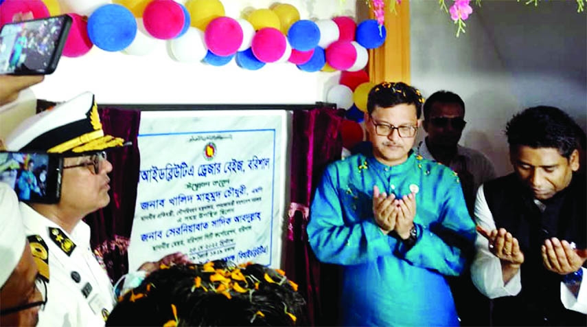 BARISHAL: State Minister for Shipping Khalid Mahmud Chowdhury MP offering Munajat after inaugurating BIWTA Dredger base in Barishal on Monday. Among others, Serniabat Sadiq Abdullah, Mayor, Barishal City Corporation was also present there.