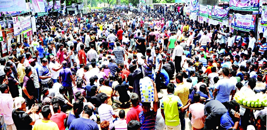Leaders and activists of Dhaka Metropolitan (North-South) BNP stage a protest rally in front of the Jatiya Press Club on Monday protesting derogatory remarks against Begum Khaleda Zia.