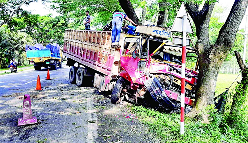 A stone-laden truck gets maimed facade as it collided with a tree on Hatikumrul-Bonpara Highway on Thursday leaving 5 people dead.