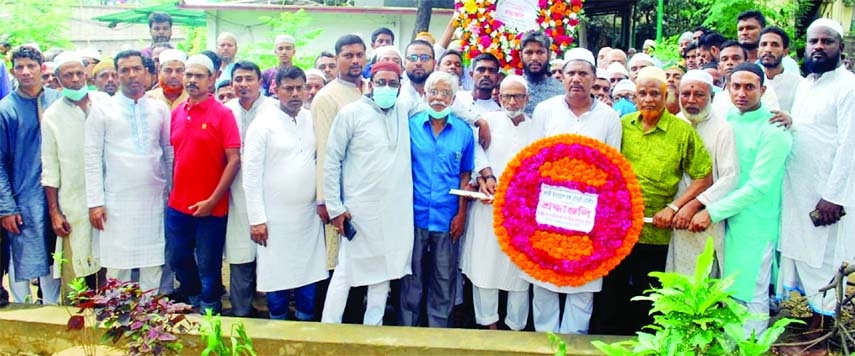 Chattogram Jatiya Sramik League places wreath on the grave of Sramik League leader Kazi Mahbubul Huq Chowdhury making his 2nd death anniversary recently.