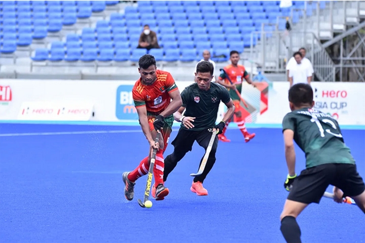 A scene from the place-deciding match of the Hero Asia Cup Hockey between Bangladesh and Indonesia, at Jakarta, the capital city of Indonesia on Sunday.