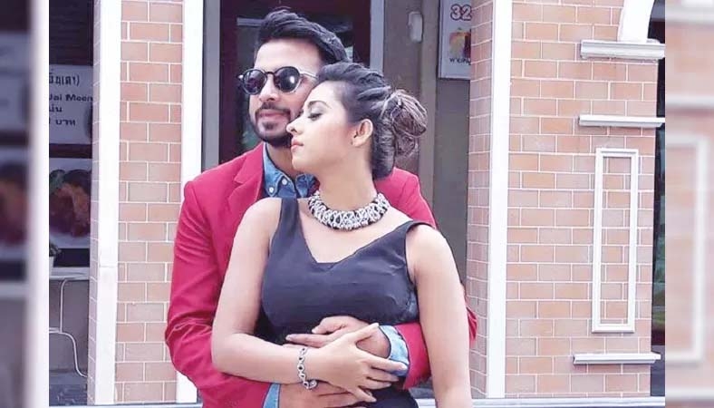 Shakib Khan and Bubly in a scene from movie Leader: Ami e Bangladesh
