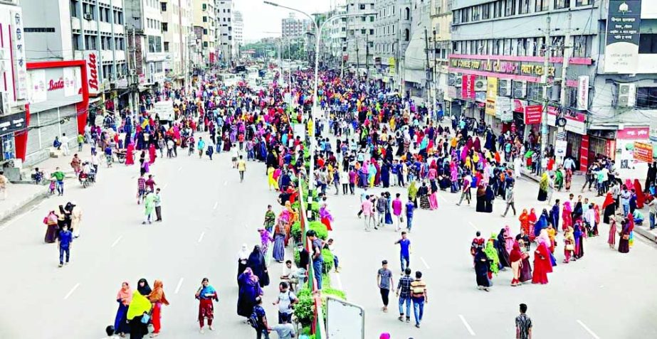 Workers from several apparel factories block the road in Dhaka’s Mirpur for second day on Sunday to protest rising prices of necessities and demand wage hikes. NN photo