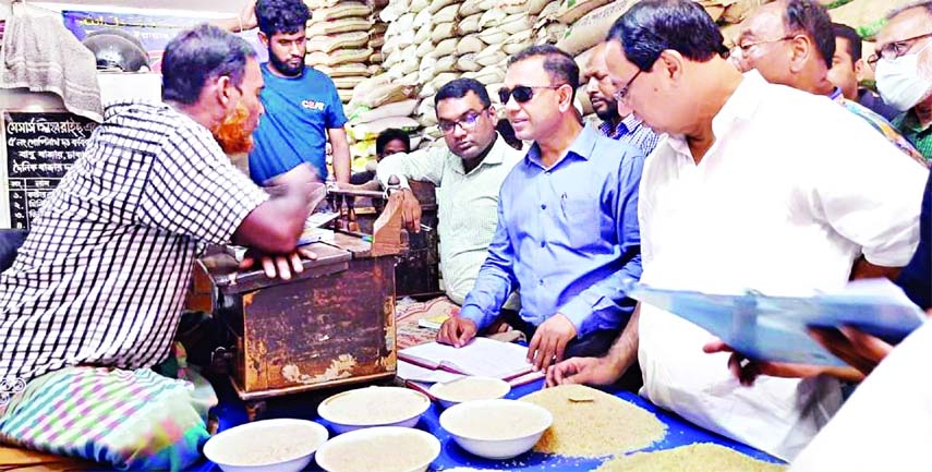 A team of National Consumers' Right Protection Department led by Dhaka District Assistant Director Md. Abdul Jabbar conducts a drive at a rice wholesale store in capital’s Babubazar area on Monday.