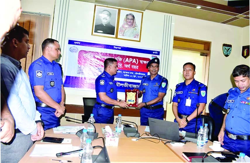 MOULVIBAZAR : Mohammad Zakaria, SP of Moulvibazar gives award to Mahbubul Alom ASI of Moulvibazar Police Sadar Model Station as the best Police officer of Moulvibazar District for the consecutive 14th time at a programme in Moulvibazar on Monday.