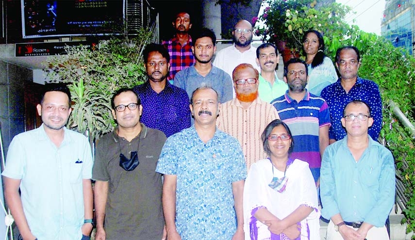 NARAYANGANJ : The newly elected members of SUJAN (Citizens for Good Governance) pose for a photo session after the formal declaration of the Naryanganj District Committee in a meeting held at the Ali Ahmad Chunka Pathagar in Narayanganj on Tuesday.