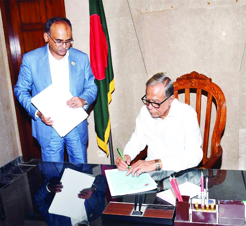 President Abdul Hamid signs finance bill of 2022-2023 FY at his office of the Parliament on Thursday.