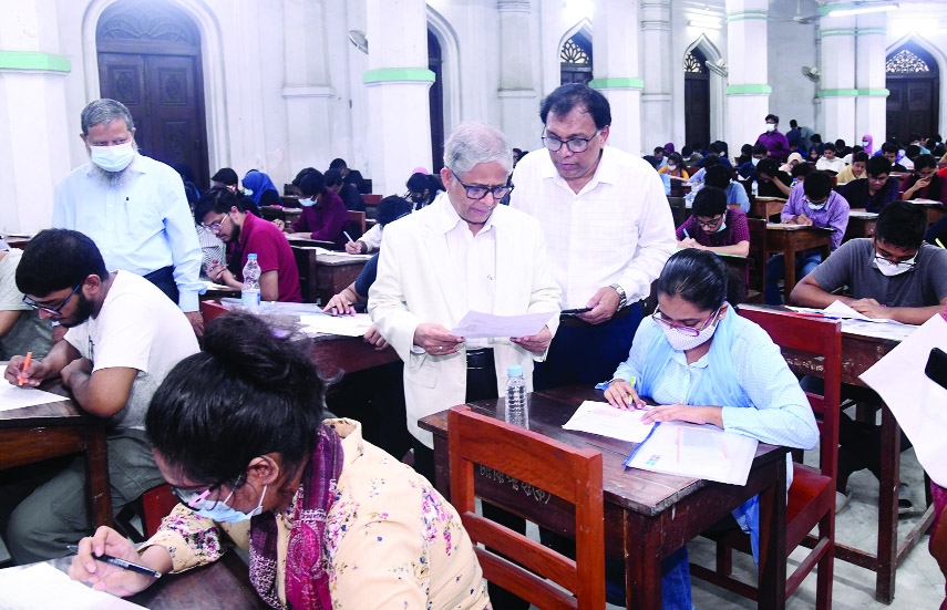 VC of Dhaka University Prof Dr. Akhtaruzzaman visits an examination center of honours admission test under 'Ka' Unit in Curzon Hall of the university on Friday.