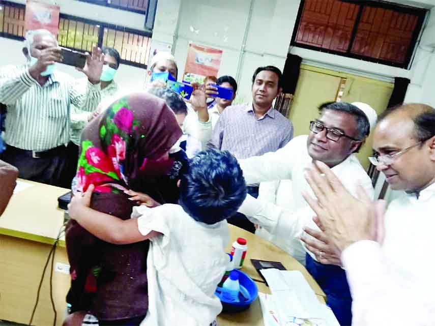 KISHOREGANJ : Mohammad Shamim Alam , DC in Kishoreganj inaugurals the National Vitamin A plus capsules campaign at Kishoreganj General Hospital on Wednesday while Civil Surgeon Dr. Saiful Islam presided over the programme.