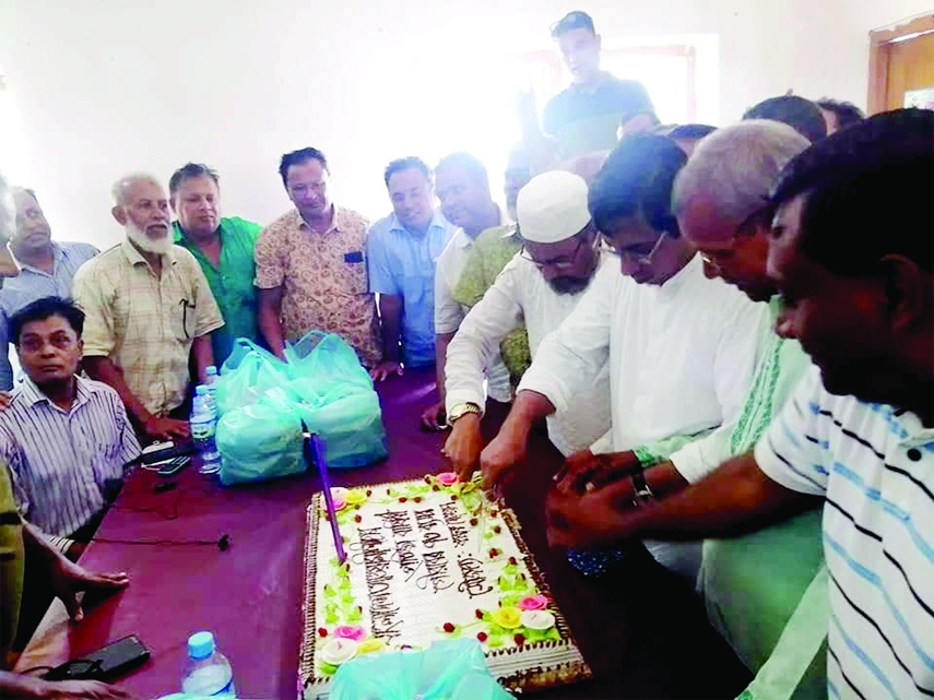 DAMUDYA (Shariatpur): Nahim Razzaq MP with others leaders cut cake at Damudya Awami League Office to mark the founding anniversary of the Organisation on Thursday.