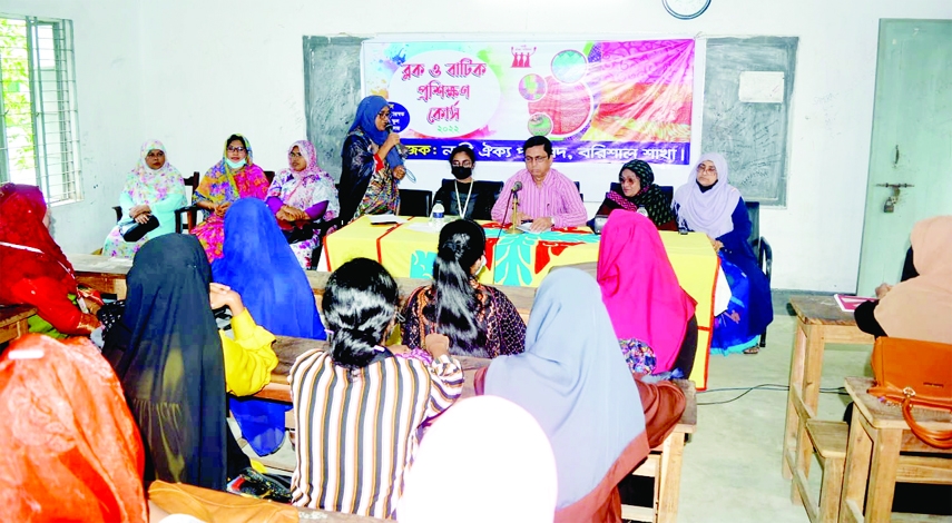 BARISHAL : Swapan Kumar Banarjee, Divisional Director of Social Services inaugurates the 14-day training on block, boutique arranged by Nari Oikya Parishad, Barishal Branch at a girls school in Barishal City on Tuesday.